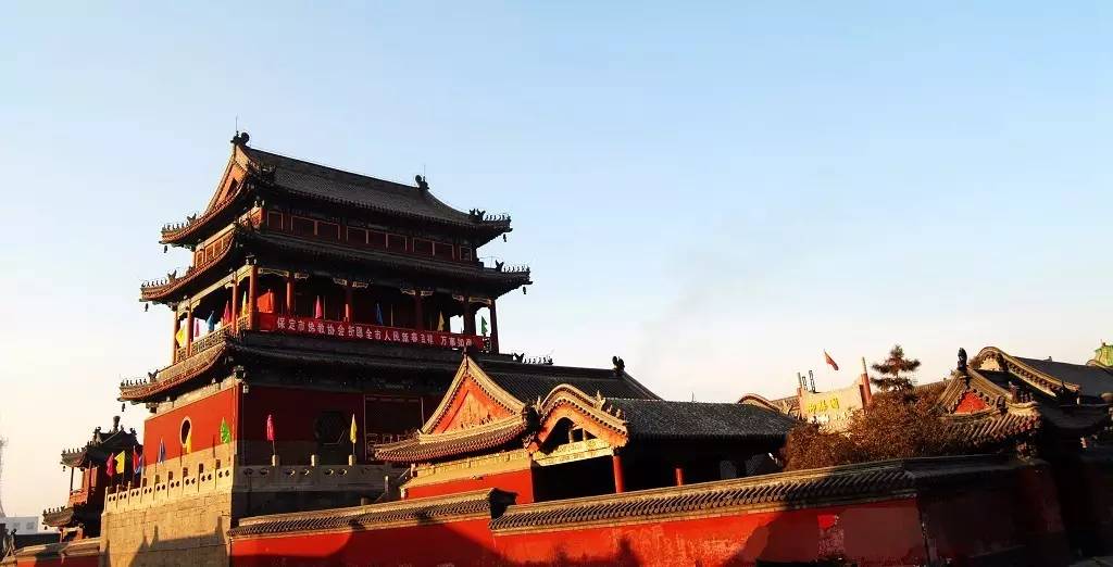 保定师生大会隆重召开,尊敬领导与师生共聚一堂